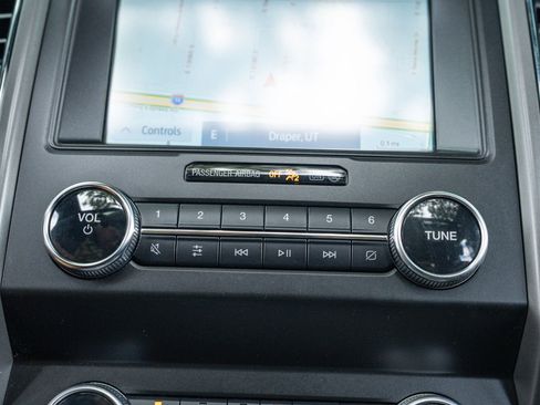 Used 2020 Ford Expedition XLT w/ Equipment Group 202A AWD/4WD image 27