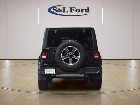 Used 2023 Jeep Wrangler Unlimited Sahara AWD/4WD image 5