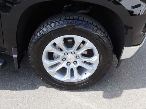 Certified 2025 Chevrolet Silverado 1500 LTZ w/ Technology Package image 39