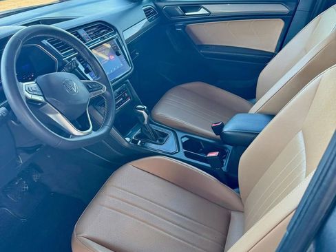 Used 2022 Volkswagen Tiguan SE image 3
