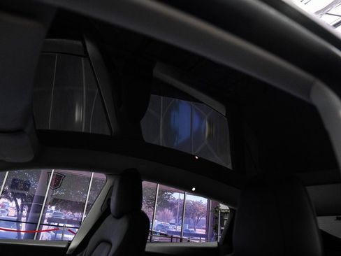 Used 2022 Tesla Model Y Long Range image 6