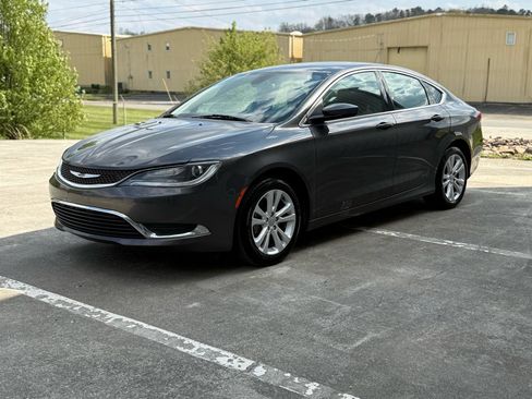 Used 2015 Chrysler 200 Limited w/ Convenience Group FWD image 9