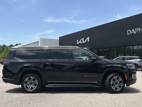 Used 2024 Jeep Wagoneer L Series II RWD image 3
