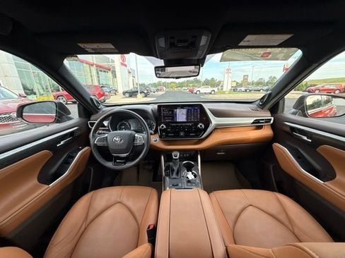 Used 2020 Toyota Highlander Platinum AWD/4WD image 23