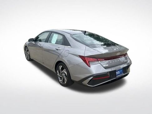 Used 2024 Hyundai Elantra Limited FWD image 5