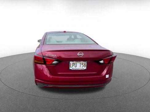 Used 2025 Nissan Altima 2.5 SV FWD image 12