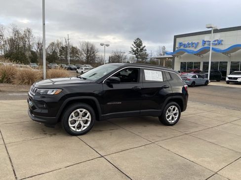 Used 2024 Jeep Compass Latitude image 5