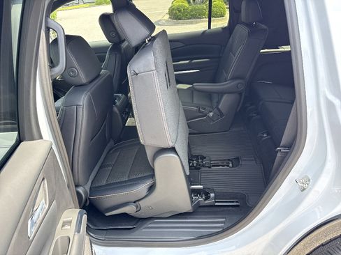 New 2026 Chevrolet Traverse High Country FWD image 15