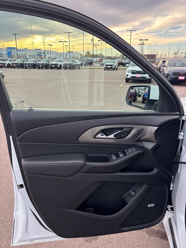 Used 2022 Chevrolet Traverse Premier AWD/4WD image 11
