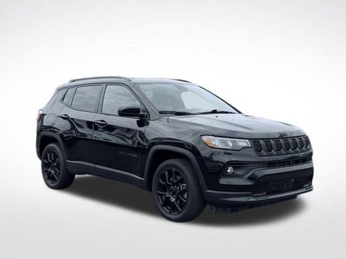 Used 2023 Jeep Compass Latitude w/ Convenience Group AWD/4WD image 4