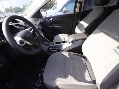 Used 2015 Ford Escape SE FWD image 2