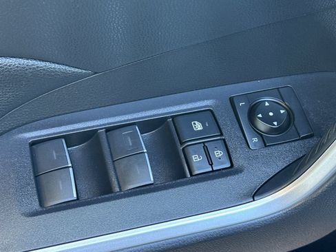 Used 2023 Toyota RAV4 XLE Premium AWD/4WD image 17