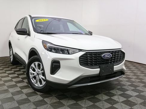Used 2023 Ford Escape Active AWD/4WD image 3