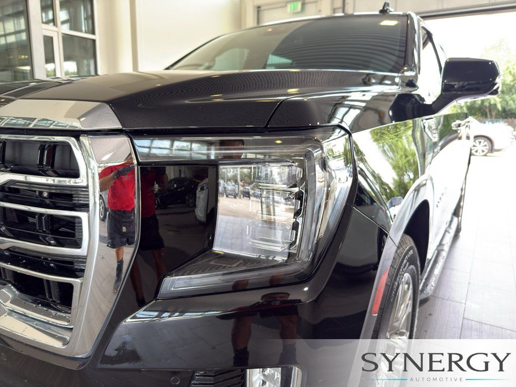 Used 2023 GMC Yukon SLT w/ SLT Premium Package RWD image 9