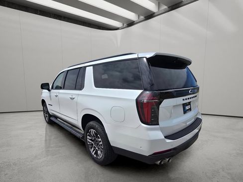 Used 2025 Chevrolet Suburban Z71 AWD/4WD image 3