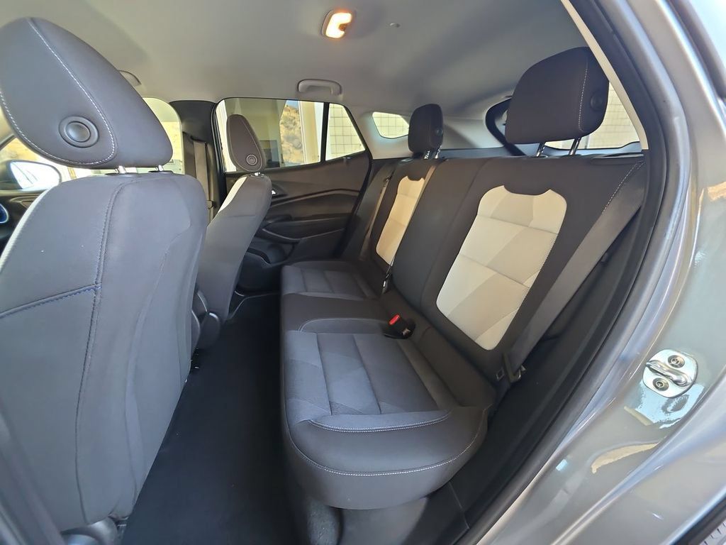 Used 2025 Chevrolet Trax LS FWD image 25