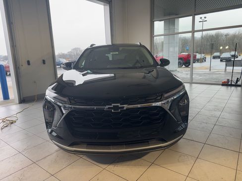 New 2026 Chevrolet Trax LT w/ Sunroof Package image 2