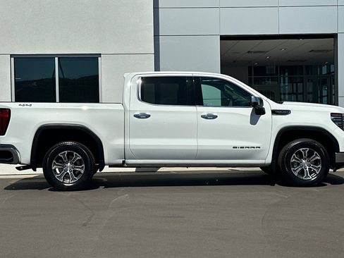 Used 2025 GMC Sierra 1500 SLT AWD/4WD image 3