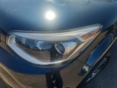 Used 2018 Kia Soul + FWD image 5