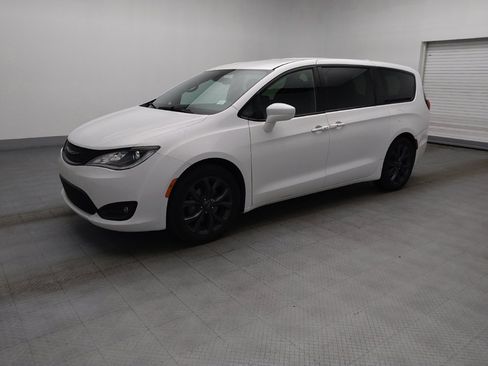 Used 2018 Chrysler Pacifica Touring Plus w/ S Appearance Package FWD image 2