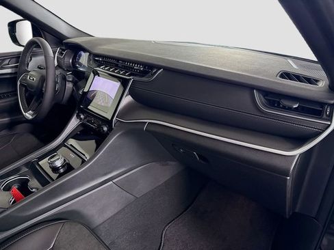 New 2025 Jeep Grand Cherokee Altitude image 27