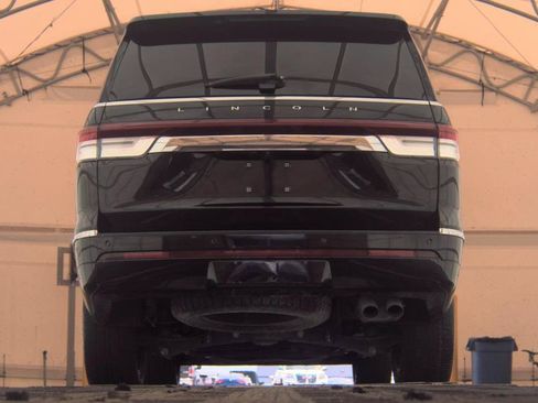 Used 2022 Lincoln Navigator L Reserve w/ Monochromatic Package RWD image 15