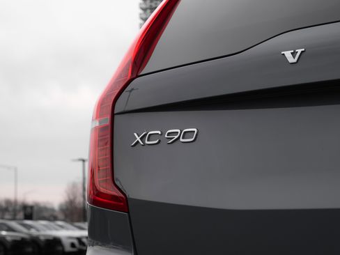 Used 2022 Volvo XC90 T5 Momentum w/ Climate Package image 30