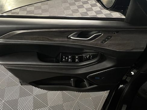 Used 2022 Jeep Grand Cherokee Overland w/ Advanced Protech Group III image 26