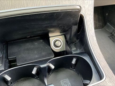 Used 2021 Mercedes-Benz GLC 300 4MATIC image 16