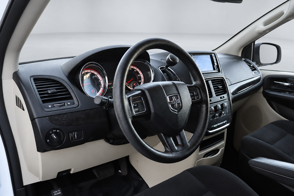 Used 2019 Dodge Grand Caravan SE FWD image 26