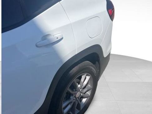 Used 2023 GMC Terrain SLT w/ Tech Package image 7