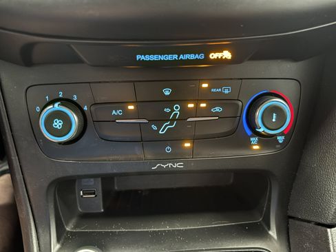 Used 2017 Ford Focus SE FWD image 17