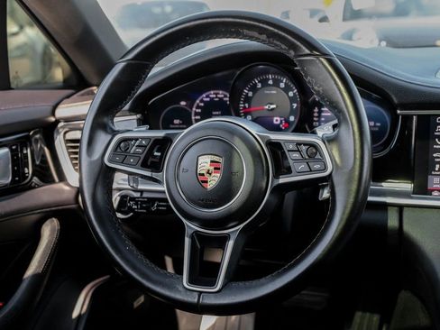 Used 2019 Porsche Panamera 4 image 14