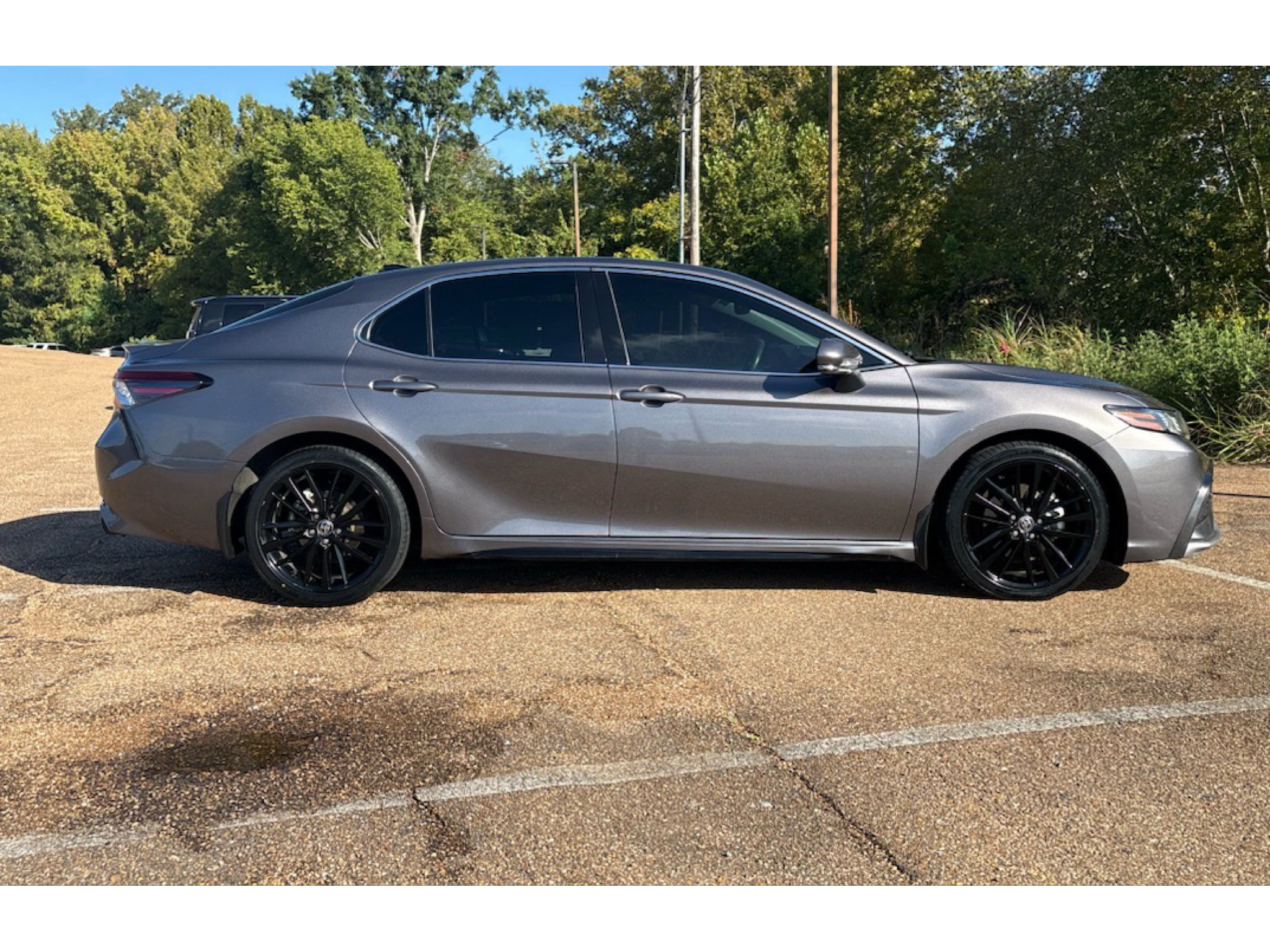 Used 2022 Toyota Camry XSE FWD image 30