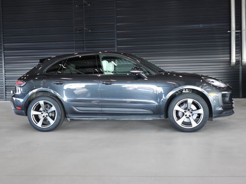 Certified 2022 Porsche Macan image 11