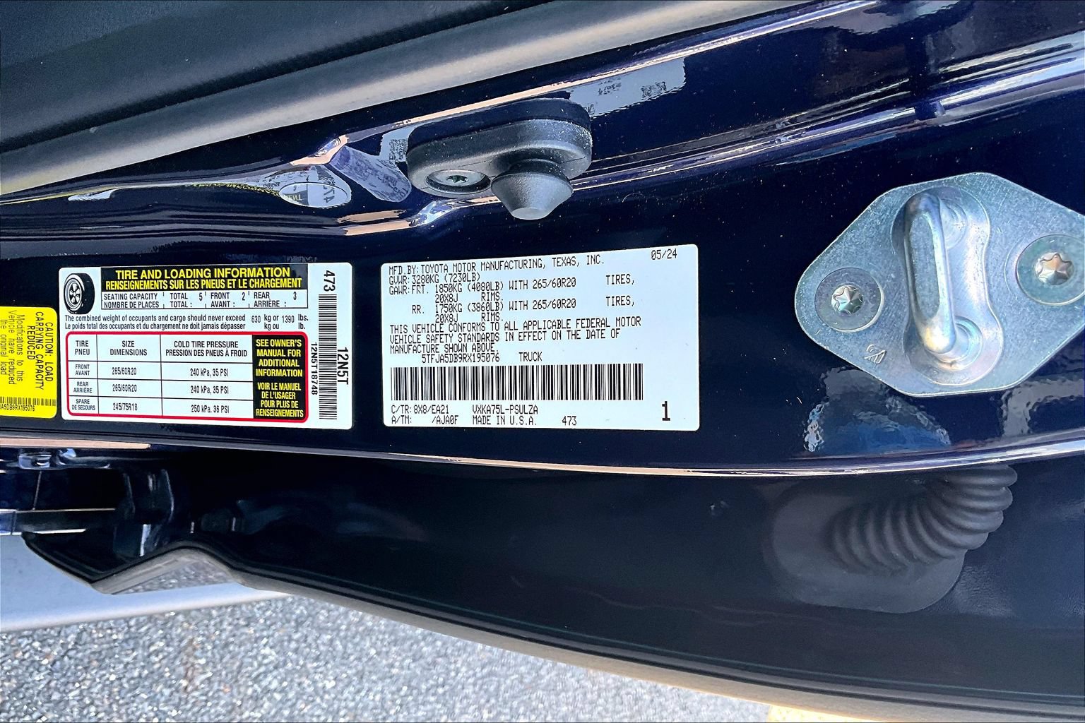 Used 2024 Toyota Tundra Limited AWD/4WD image 31