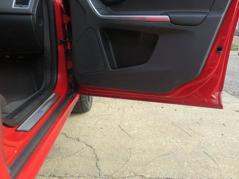 Used 2015 Volvo XC60 T6 R-Design image 26