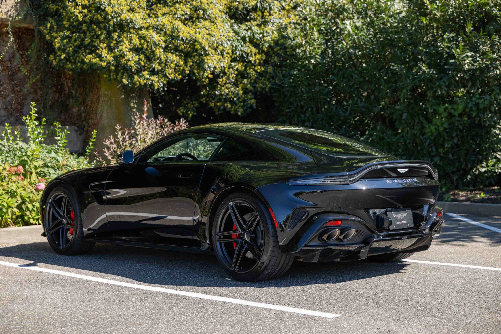 Used 2025 Aston Martin V8 Vantage Coupe RWD image 6