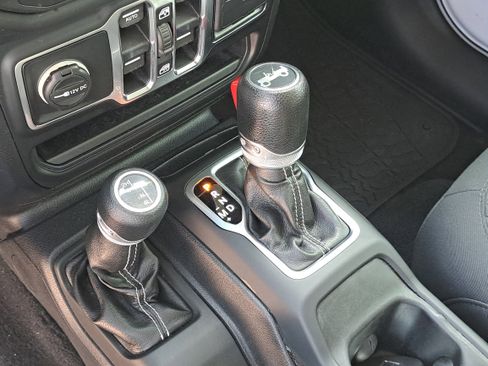 Used 2018 Jeep Wrangler Unlimited Sahara w/ LED Lighting Group image 26