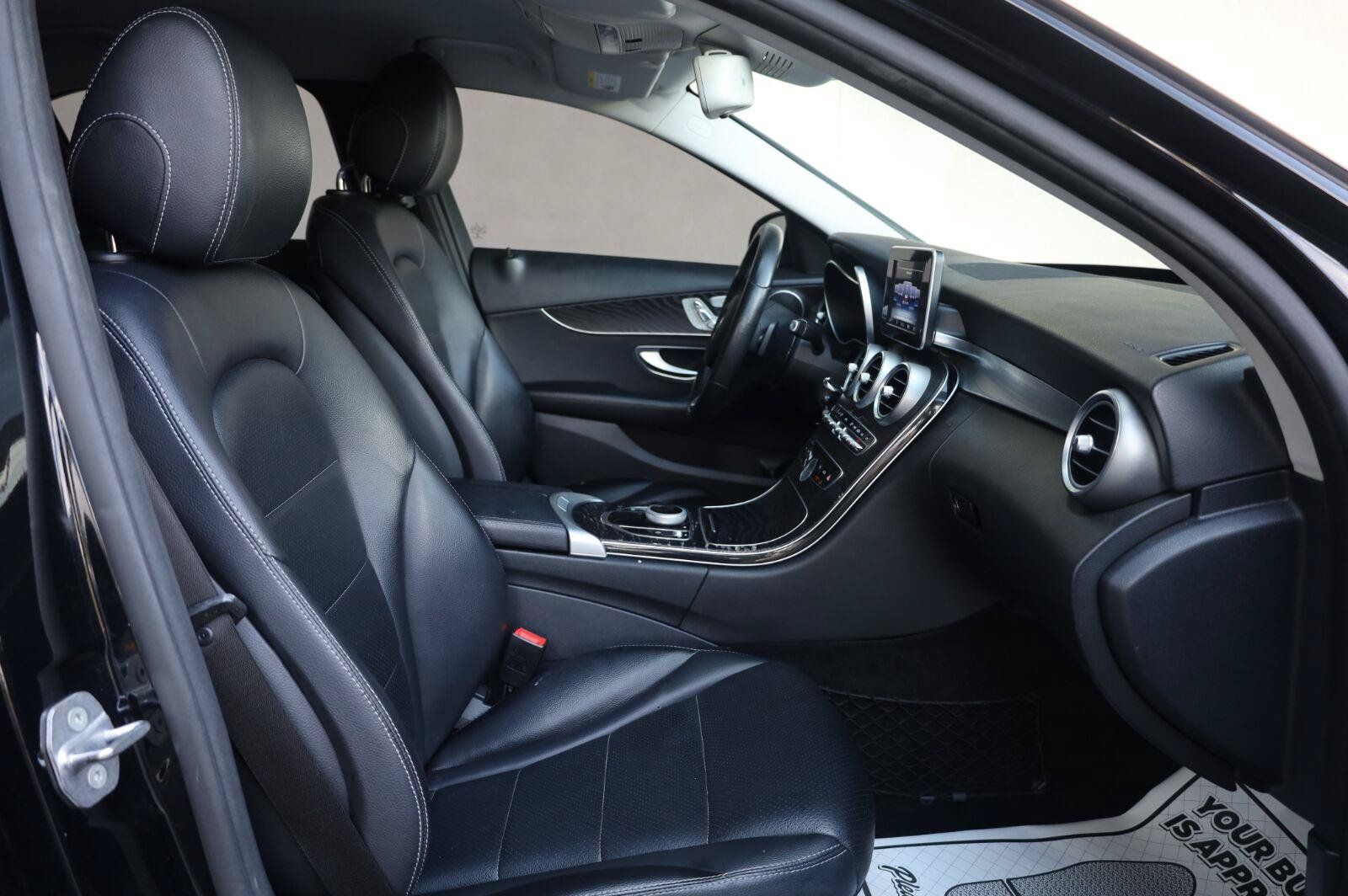 Used 2017 Mercedes-Benz C 300 4MATIC Sedan image 23