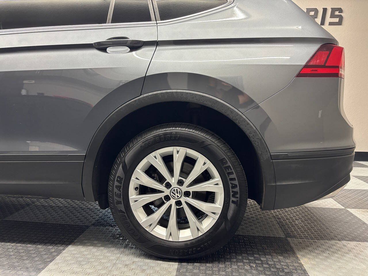 Used 2019 Volkswagen Tiguan SE w/ 3rd Row Seat Package AWD/4WD image 11