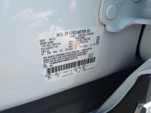 Used 2021 Ford Explorer XLT w/ Equipment Group 202A AWD/4WD image 24