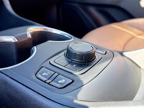 Used 2020 GMC Terrain SLT w/ Preferred Package image 18