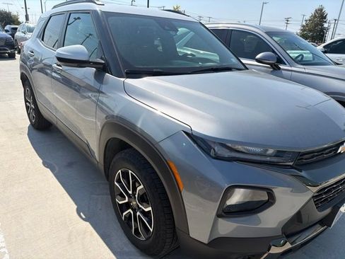 Used 2023 Chevrolet TrailBlazer ACTIV FWD image 2