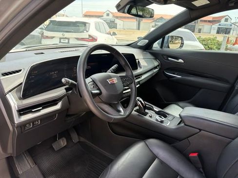 Used 2024 Cadillac XT4 Luxury w/ Cold Weather Package FWD image 21