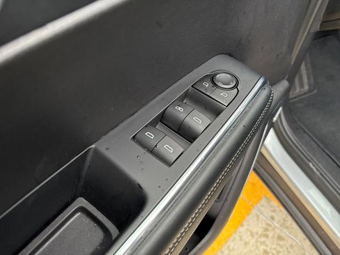 Used 2025 GMC Acadia Elevation image 15