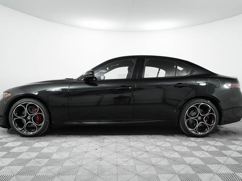 New 2025 Alfa Romeo Giulia Veloce w/ Veloce Package Rwd image 6