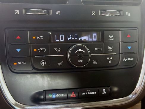 Used 2015 Chrysler Town & Country Touring-L w/ Driver Convenience Group FWD image 23