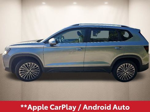 Used 2025 Volkswagen Taos SE FWD image 3