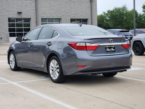 Used 2014 Lexus ES 300h w/ Luxury Package w/Bamboo Trim FWD image 4